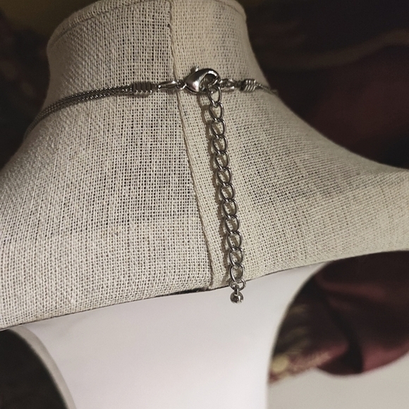 Lavender Acrylic Lucite Teardrop Faceted Necklace Silver Tone Triple Strand EUC - Picture 12 of 14